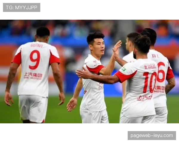 上海海港友谊赛展现默契配合，新阵容引人期待