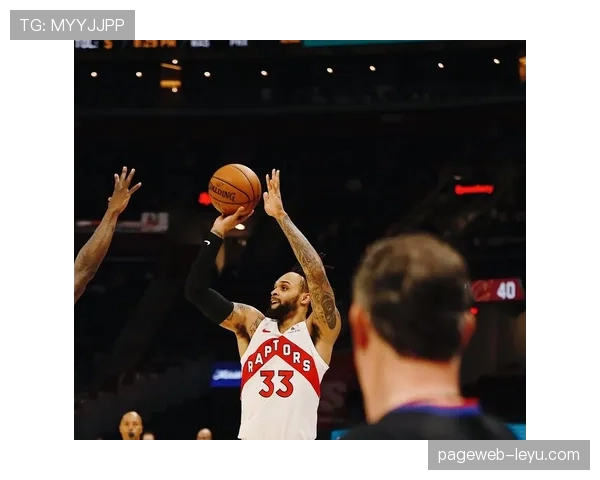 特伦特无球跑动拉开空间，三分效率领跑队内