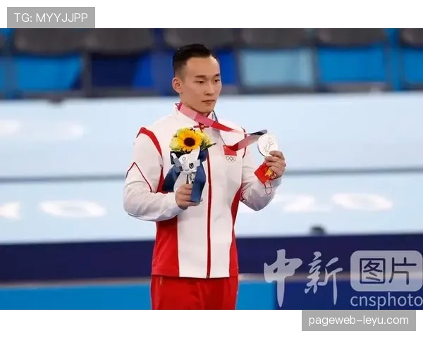 肖若腾赛场上拼命样子，私下竟然是这副“神仙气质”让人笑抽了！